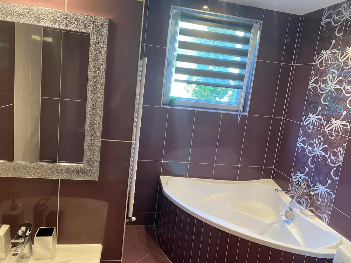 Gabrielle2 apartman Debrecen Extérieur photo